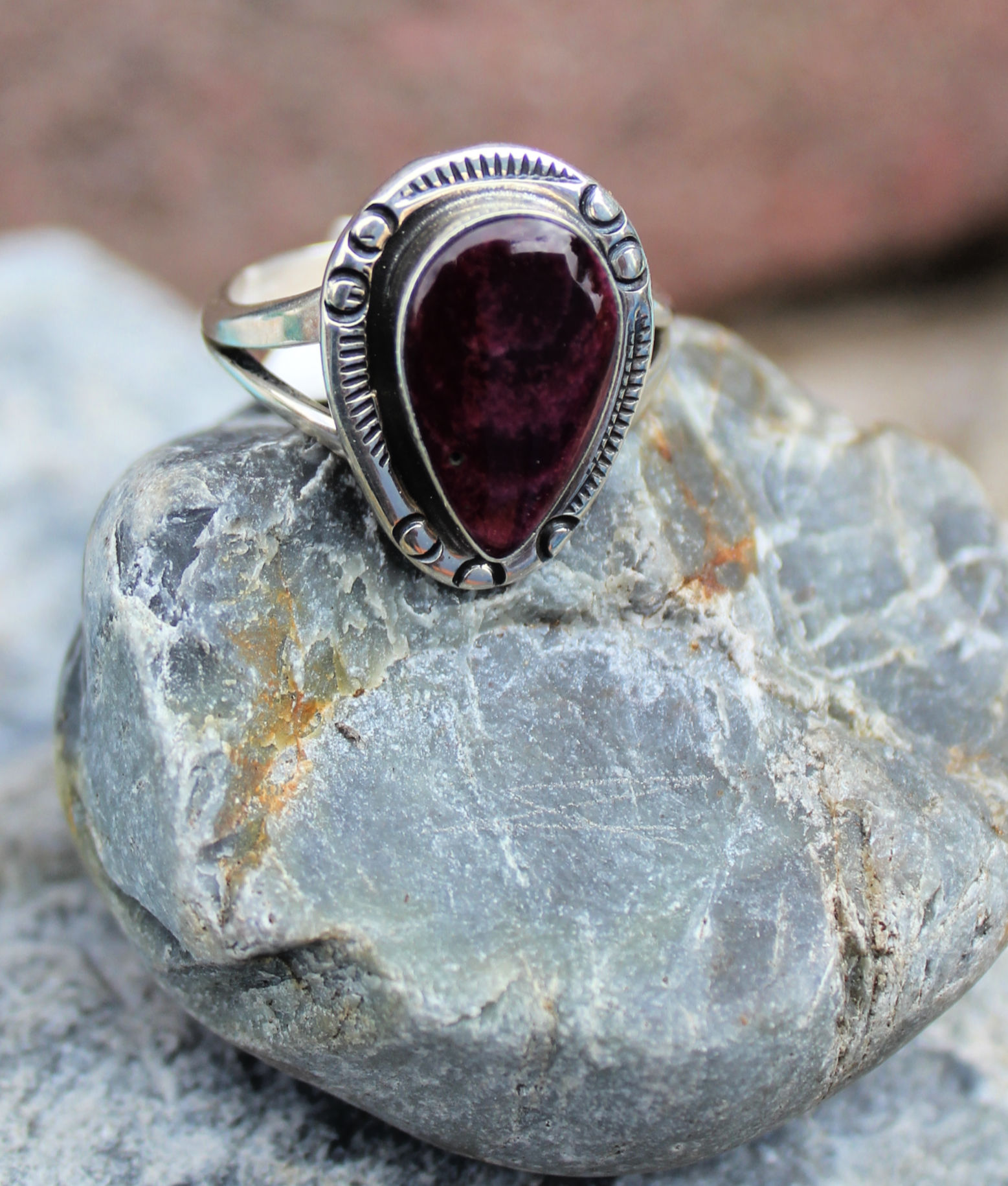 Details about   Navajo Design Purple Spiny Oyster  Sterling Silver Ring Set 5.75 4453 